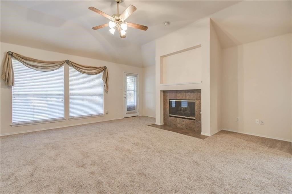 1302 Heather Brook Dr - Photo 4 of 31