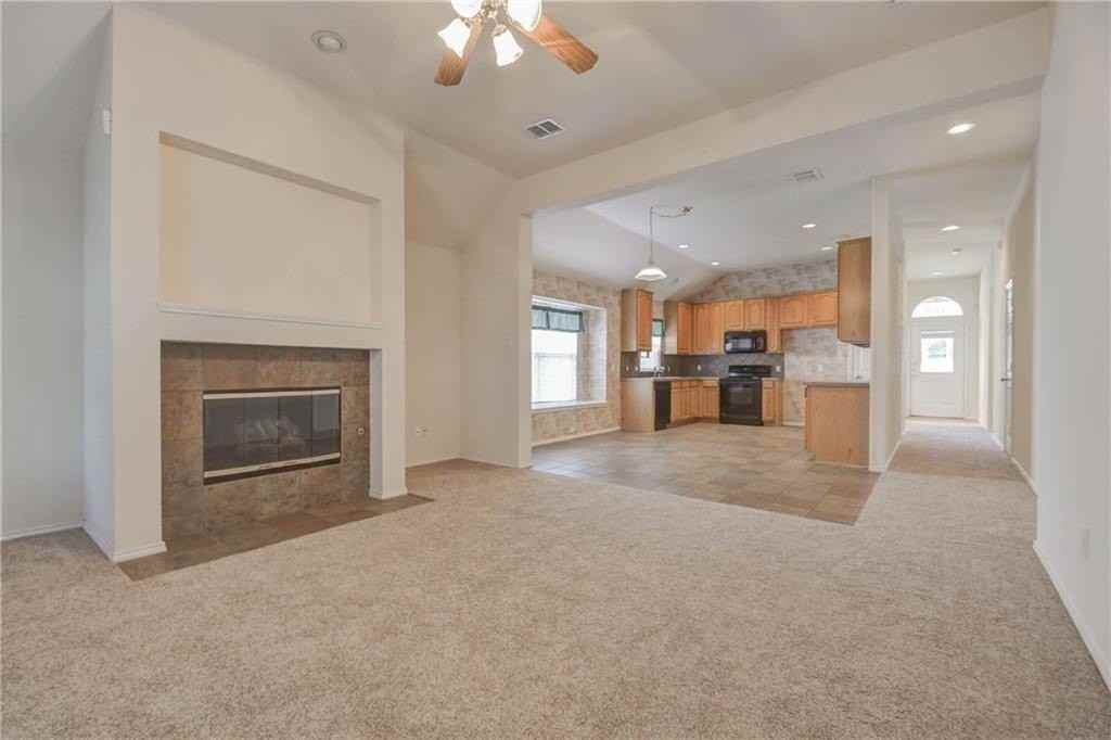 1302 Heather Brook Dr - Photo 5 of 31