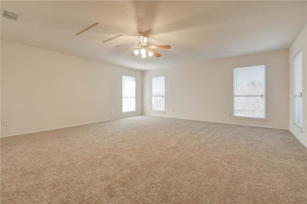 1302 Heather Brook Dr - Photo 6 of 31