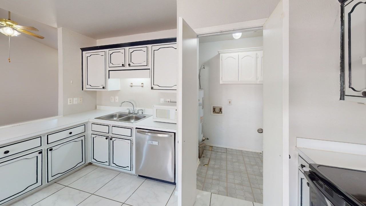 4514 Carmel Ln - Photo 4 of 15
