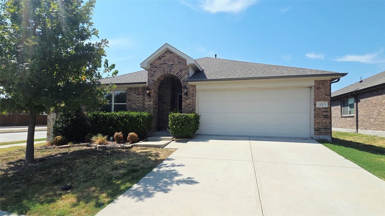 103 Bankhurst Dr - Photo 2 of 23