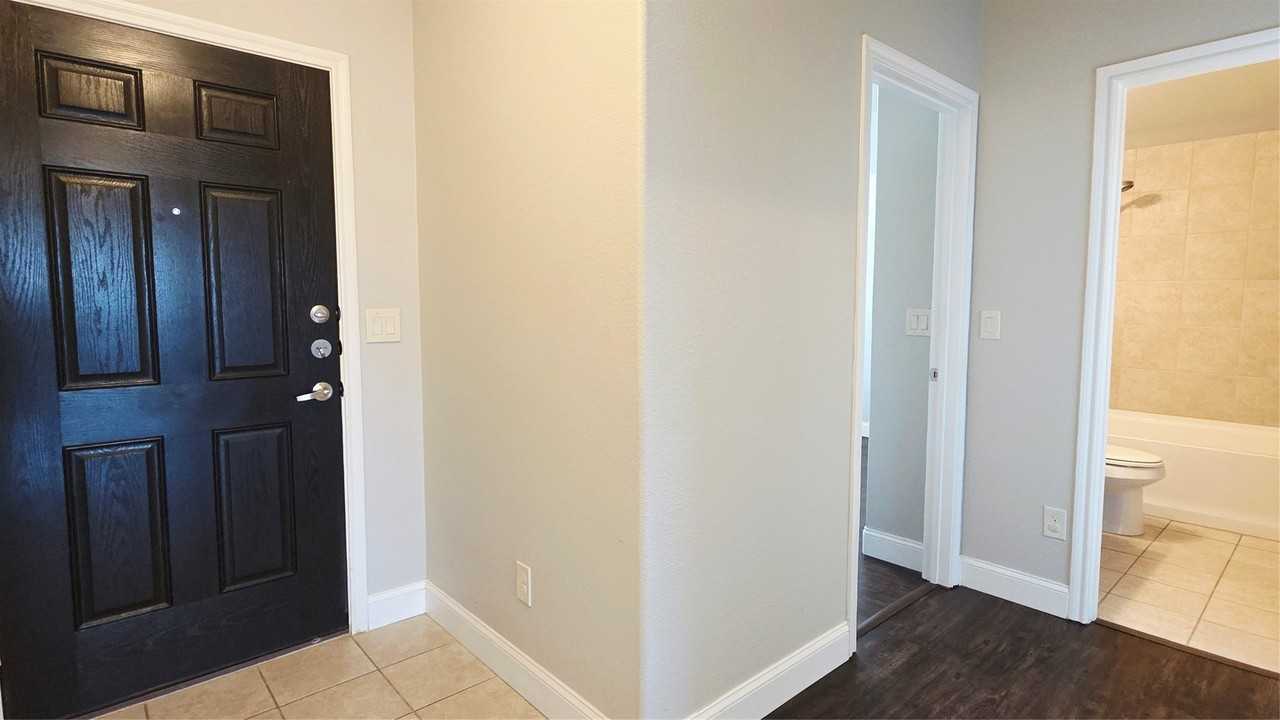 103 Bankhurst Dr - Photo 4 of 23