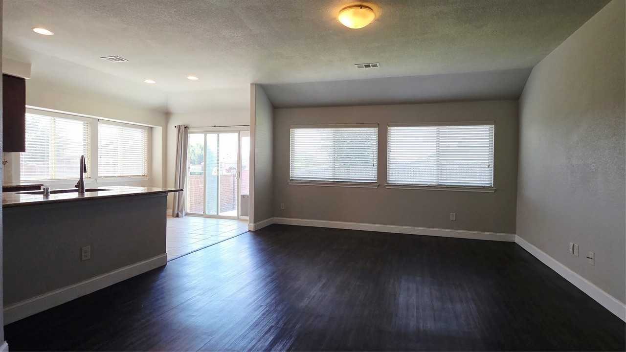 103 Bankhurst Dr - Photo 7 of 23