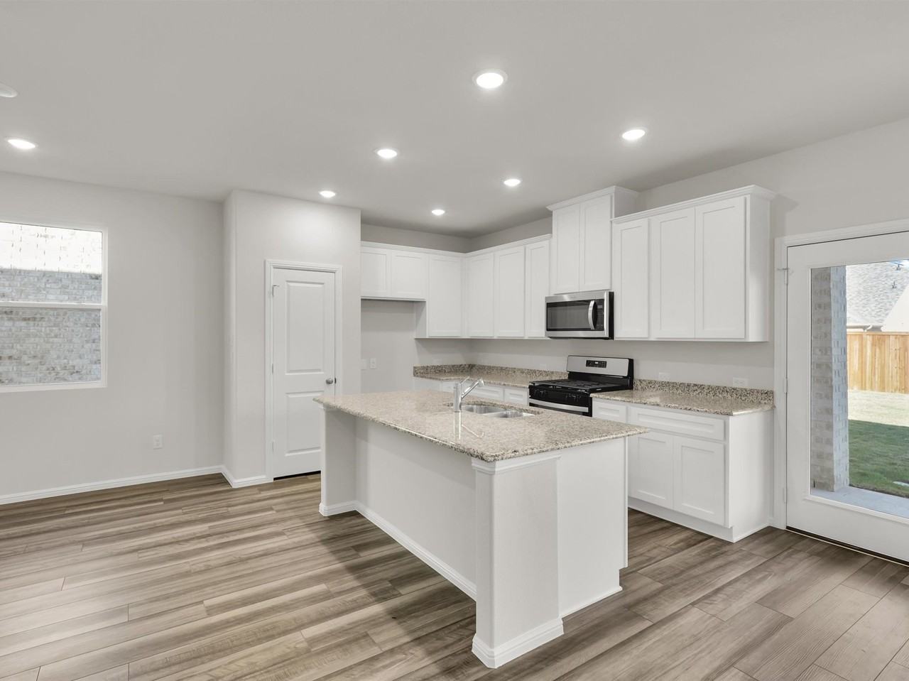 712 Portina Dr - Photo 2 of 15