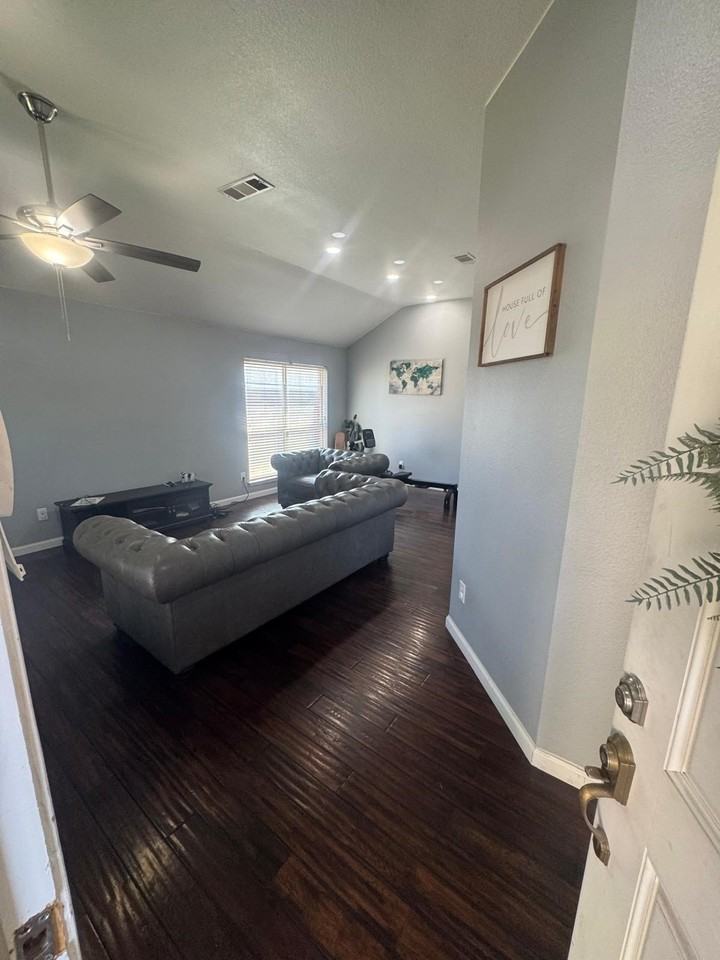 811 Ash Ln - Photo 2 of 20