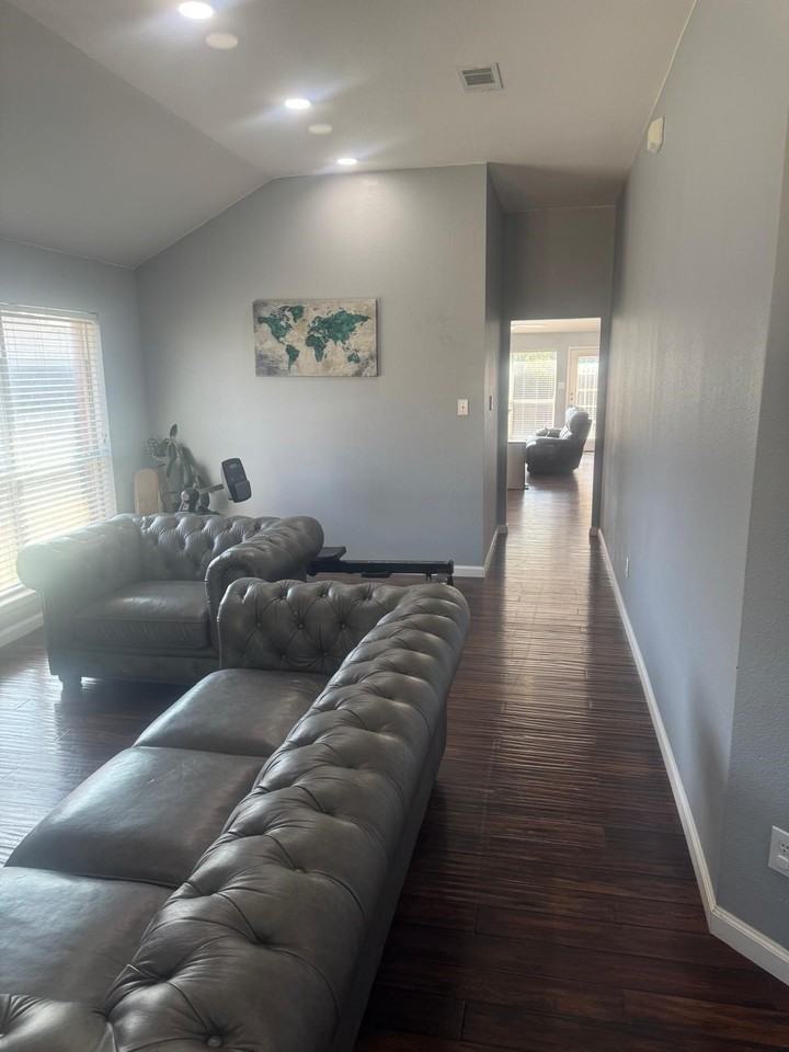 811 Ash Ln - Photo 3 of 20