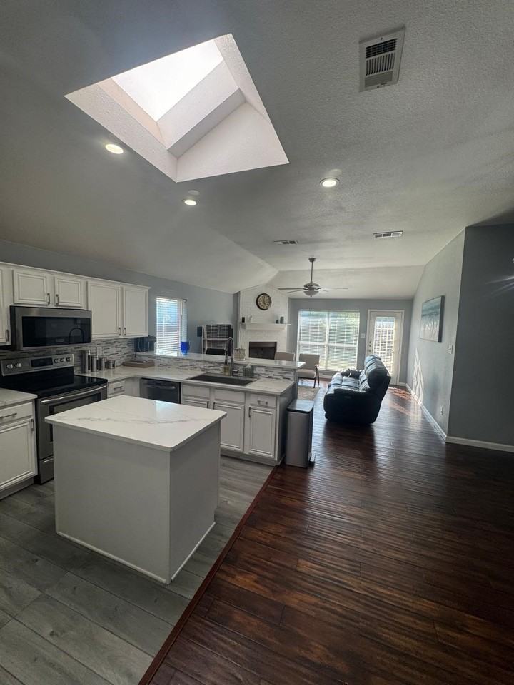 811 Ash Ln - Photo 5 of 20