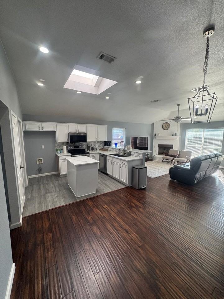 811 Ash Ln - Photo 7 of 20