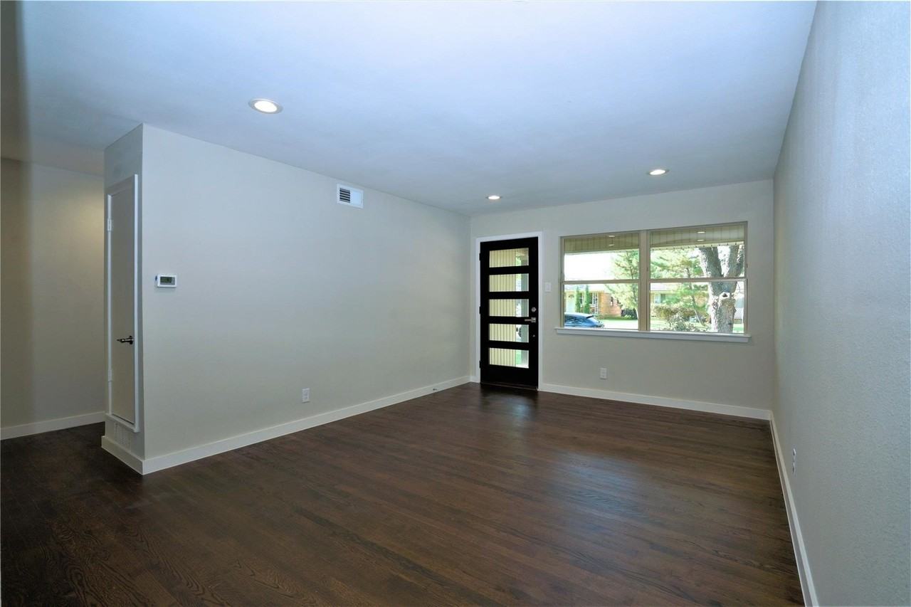 2435 Hillsboro Ave - Photo 5 of 19