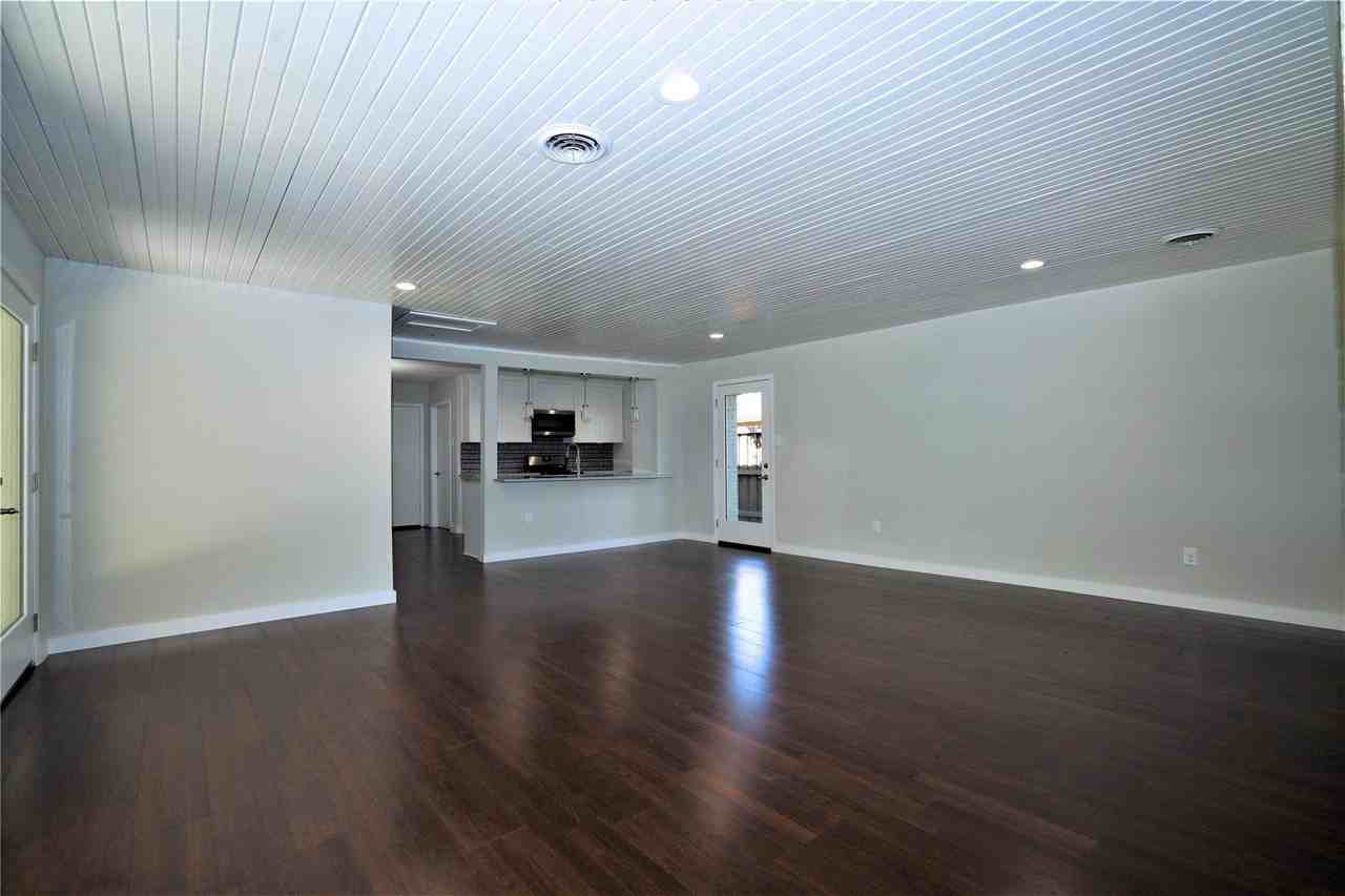2435 Hillsboro Ave - Photo 6 of 19