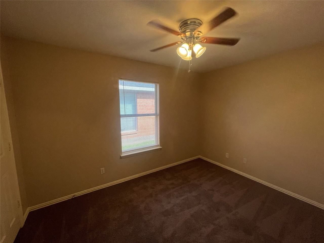 112 Kennedy Dr - Photo 4 of 15
