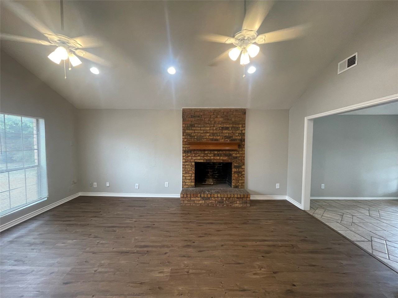 504 W Jay Ct - Photo 3 of 8