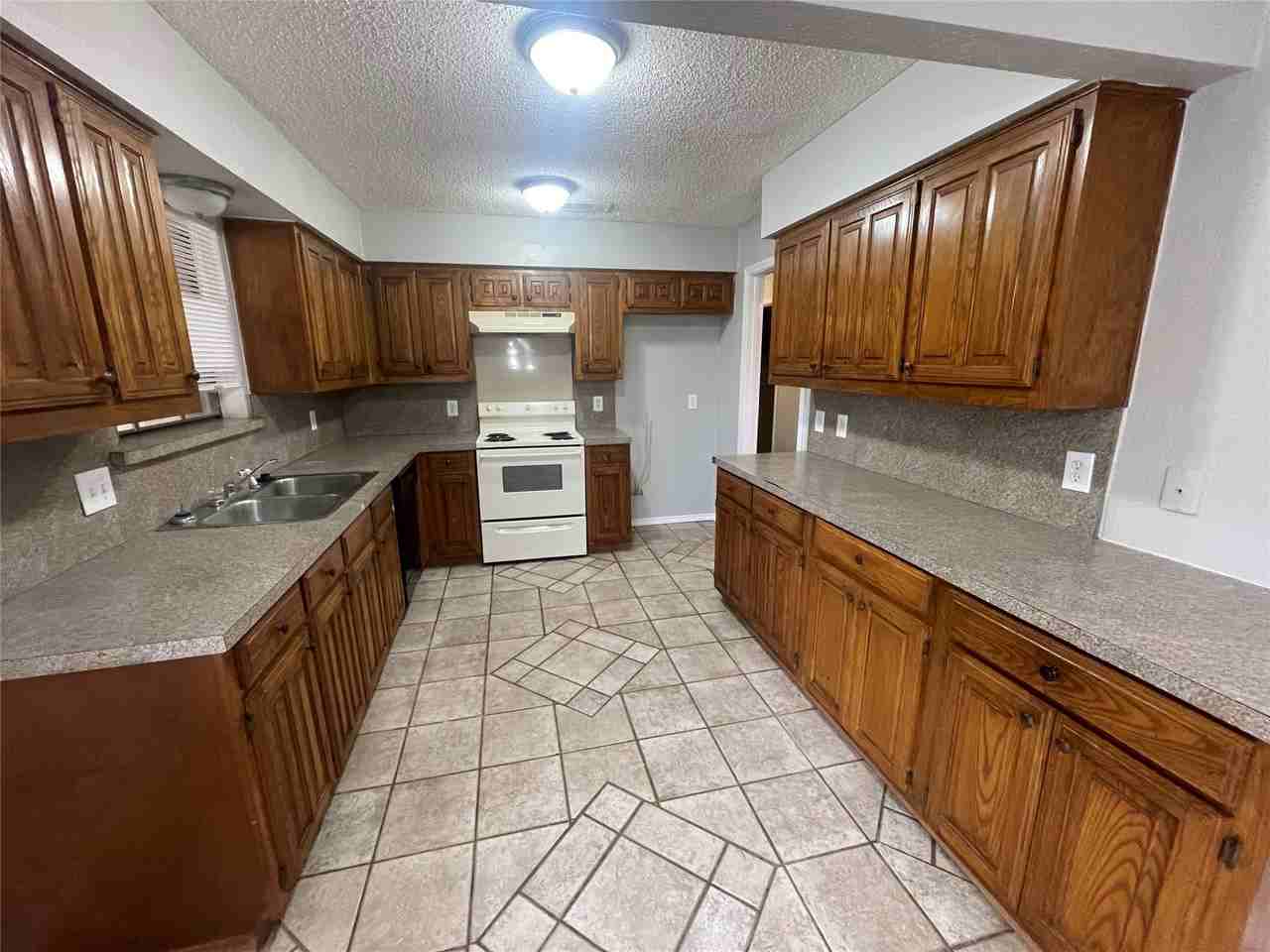 504 W Jay Ct - Photo 4 of 8