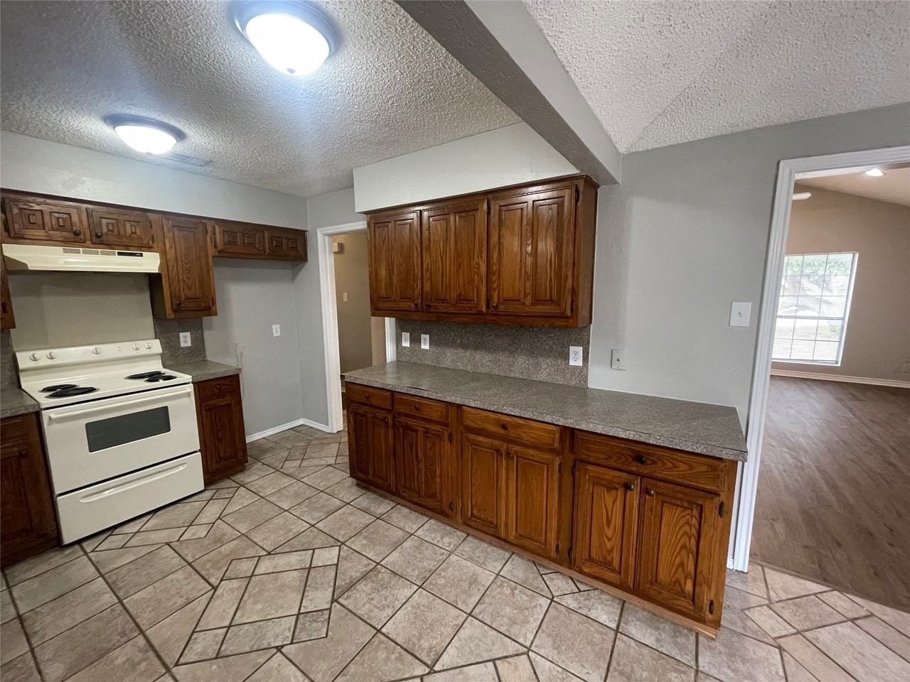 504 W Jay Ct - Photo 5 of 8