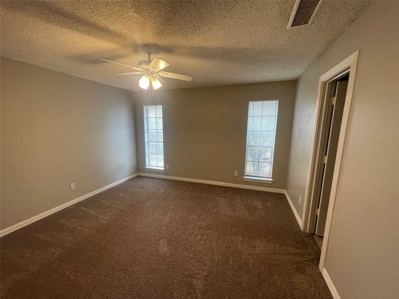504 W Jay Ct - Photo 6 of 8