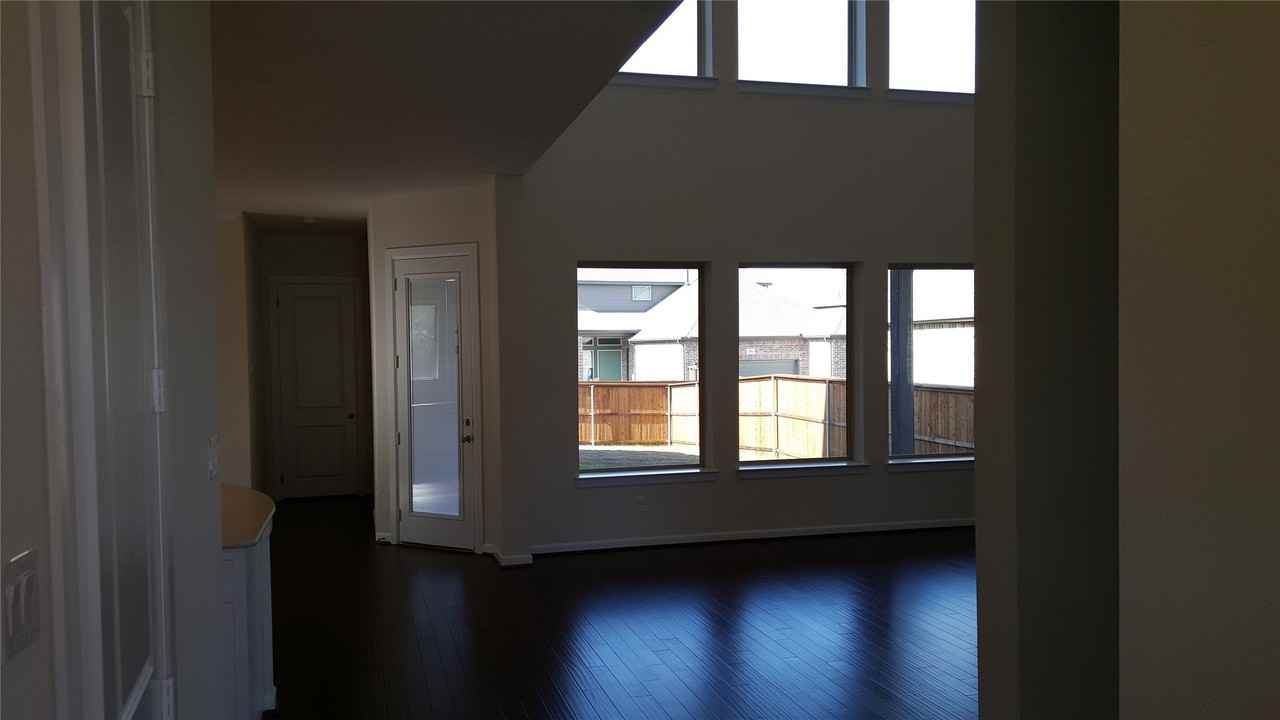 12199 Antler Dr - Photo 4 of 38