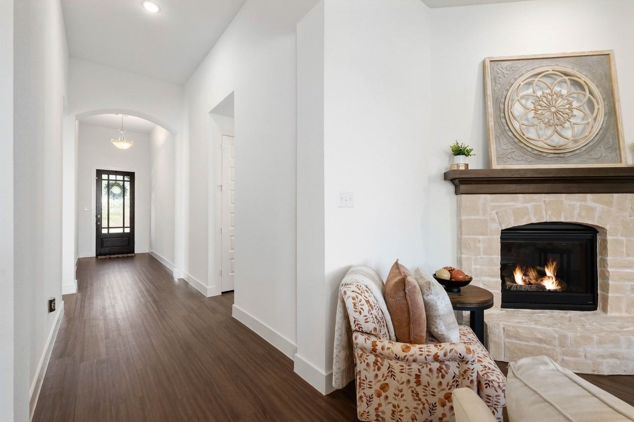 1913 Recioto Dr - Photo 4 of 38