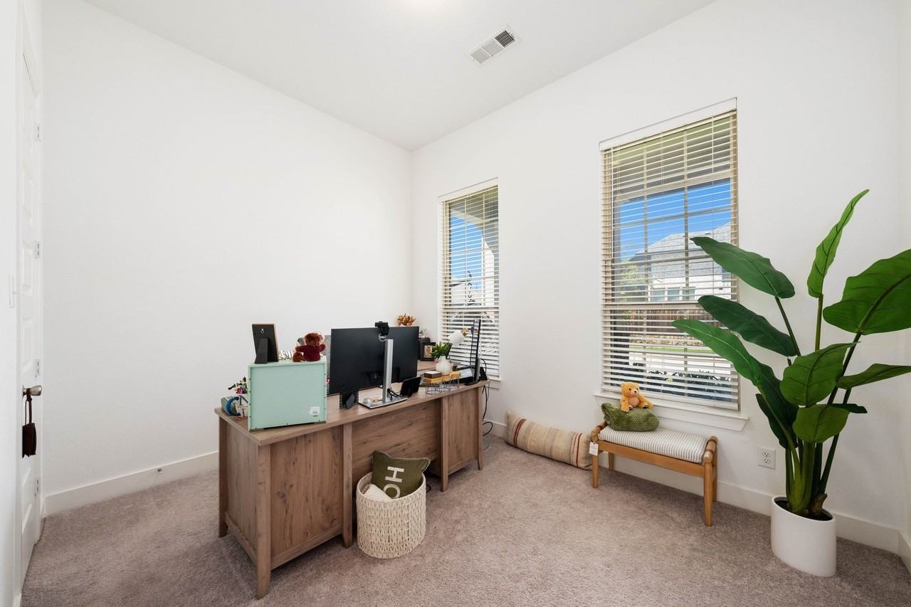 1913 Recioto Dr - Photo 5 of 38