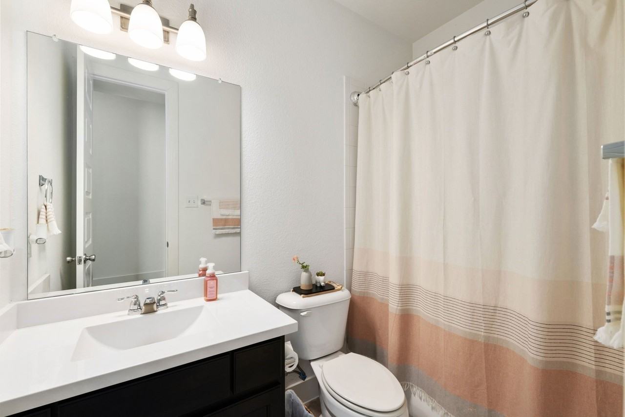 1913 Recioto Dr - Photo 7 of 38