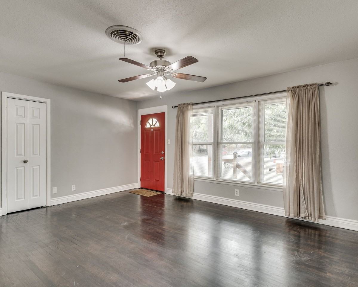 1108 Chester St - Photo 6 of 15