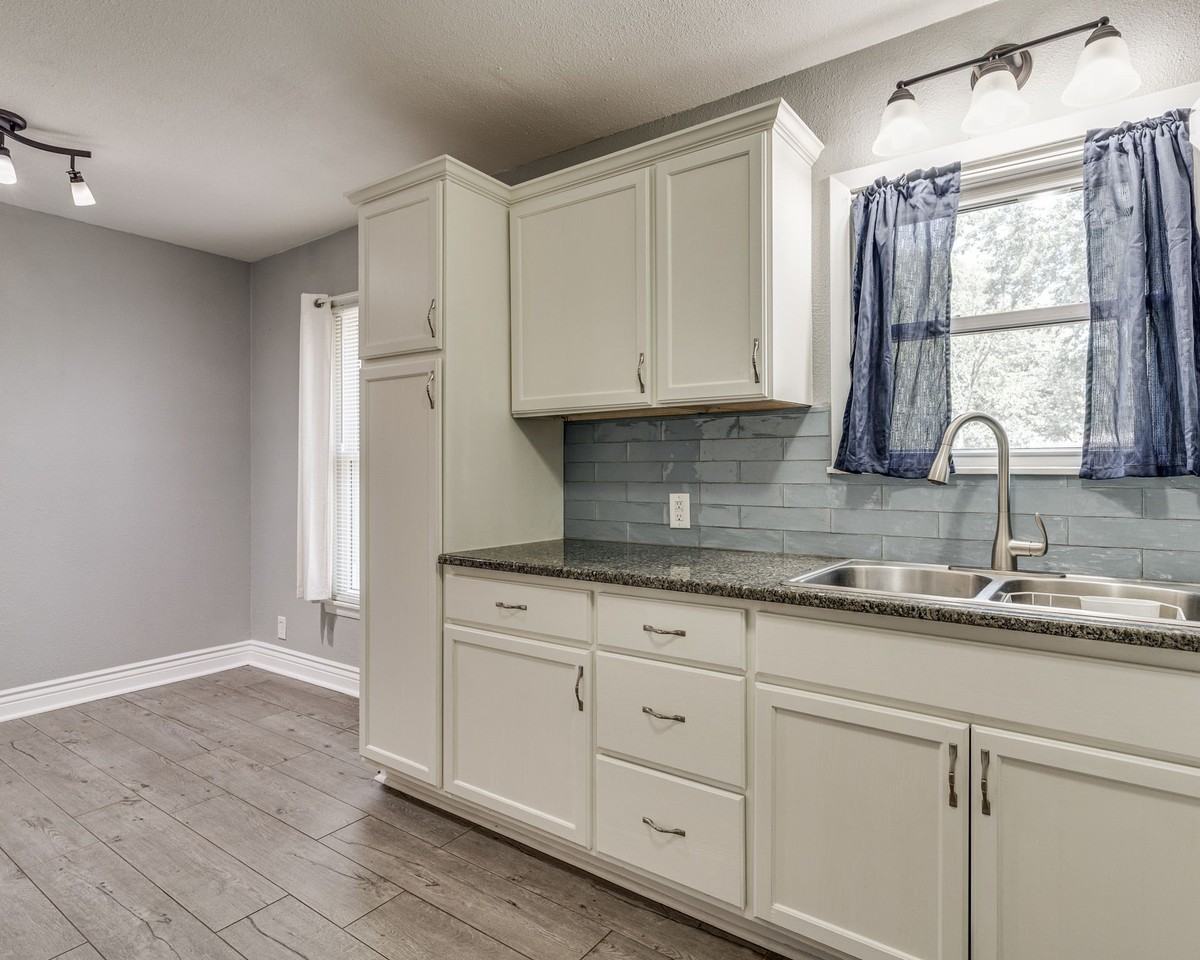 1108 Chester St - Photo 7 of 15