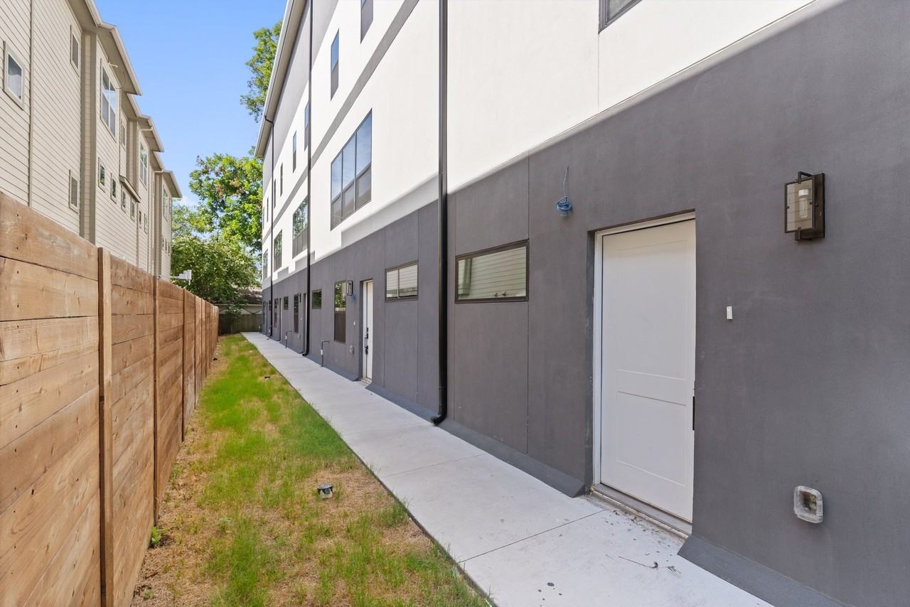 5810 Hudson St #104 - Photo 4 of 34