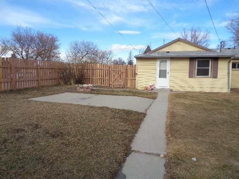 1301 Butte Ave - Photo 2 of 16