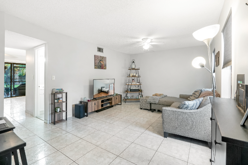 3 Laredo Pl - Photo 2 of 27