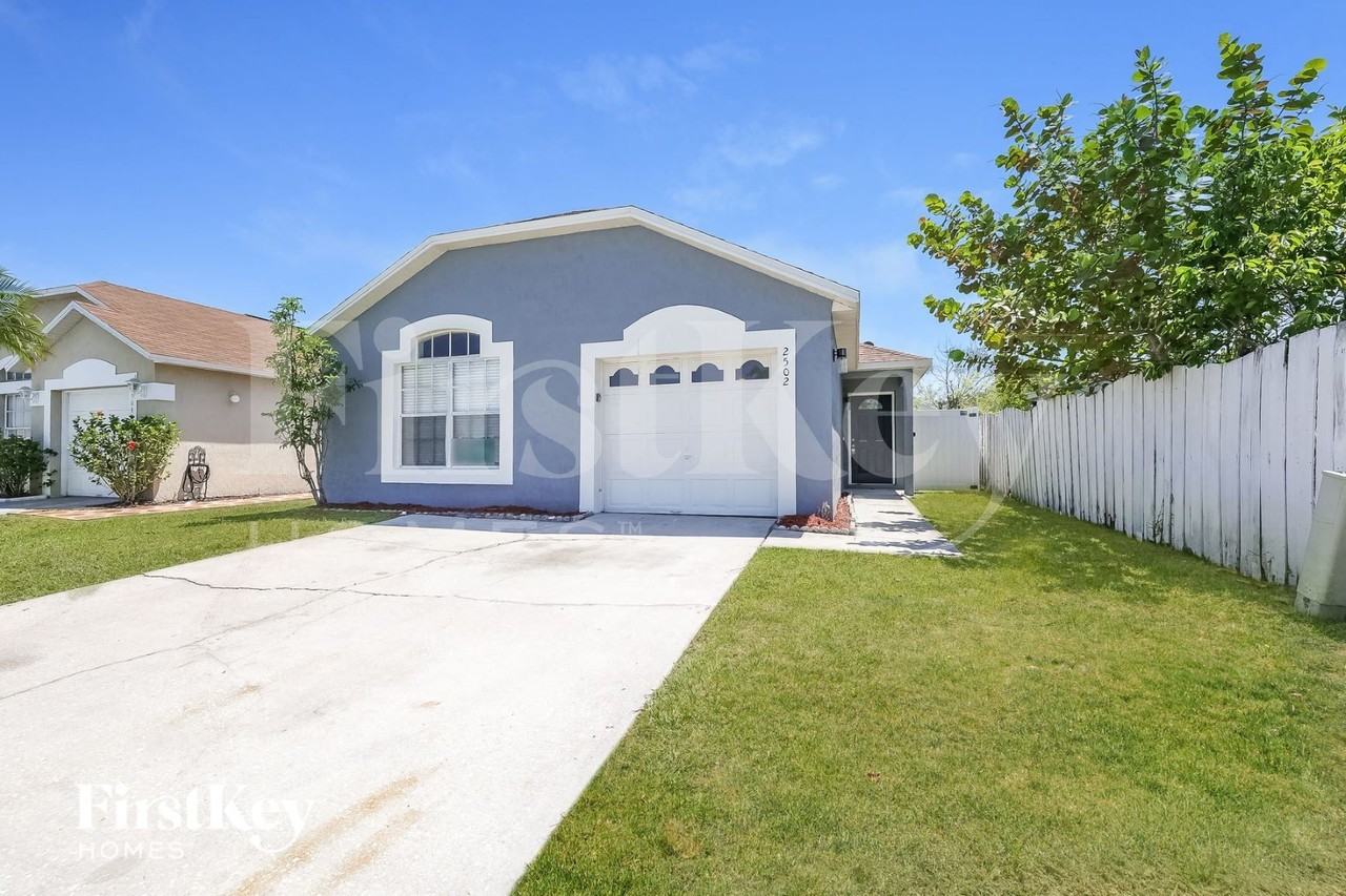 2502 Hadleigh St - Photo 2 of 15