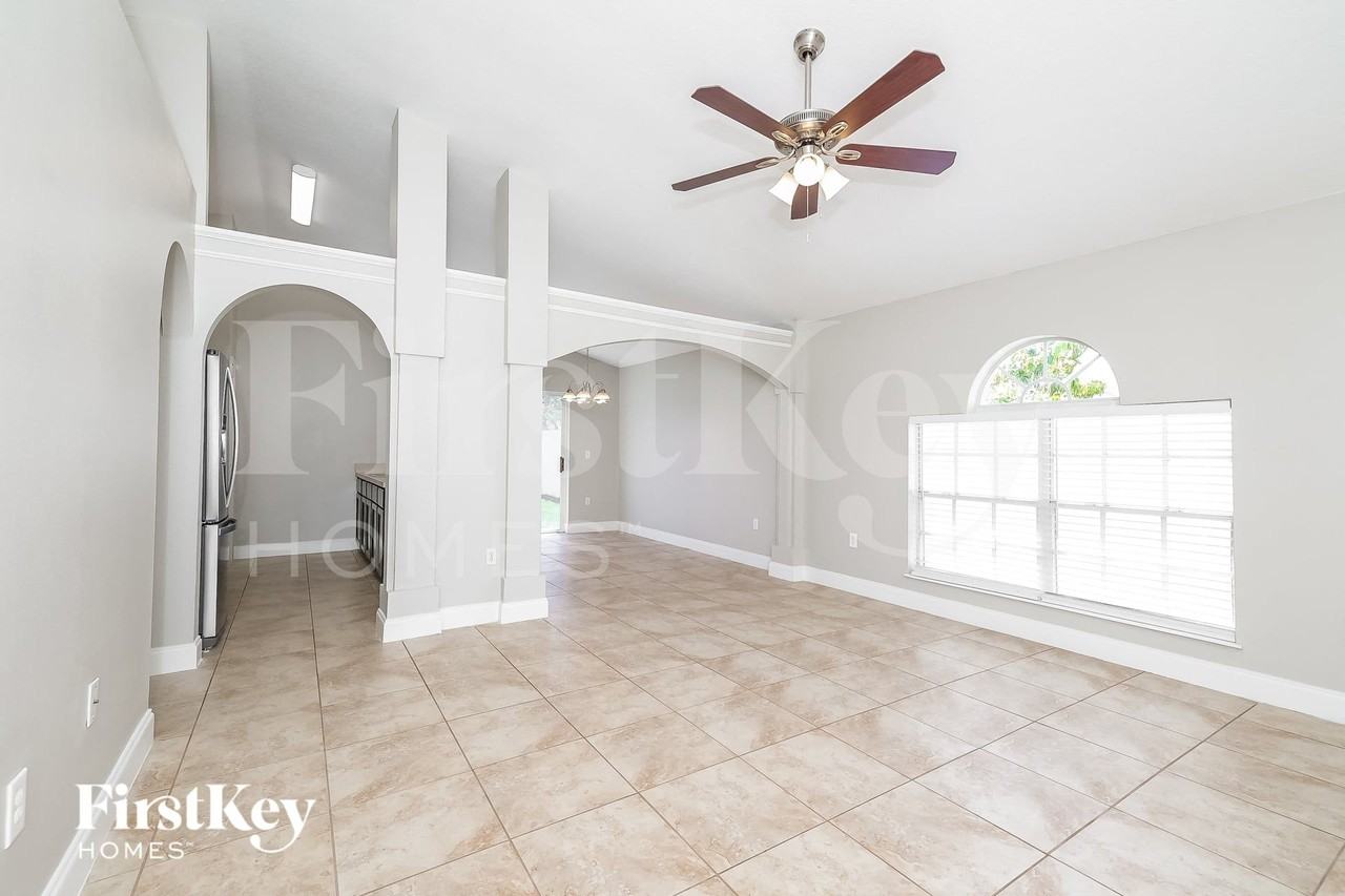 2502 Hadleigh St - Photo 3 of 15