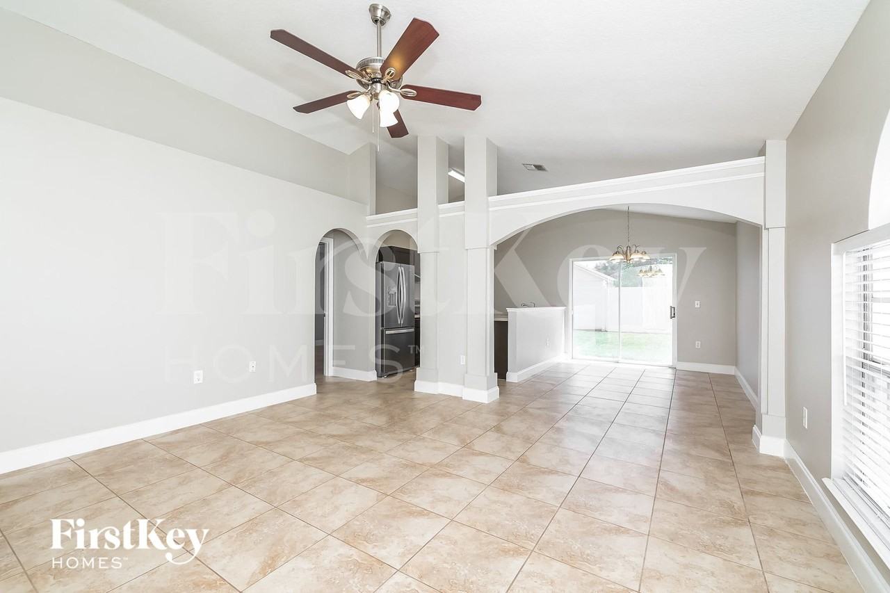 2502 Hadleigh St - Photo 4 of 15