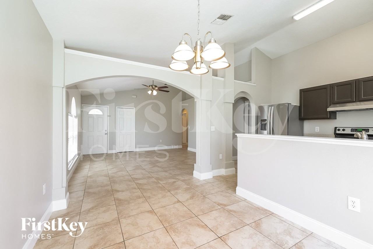 2502 Hadleigh St - Photo 5 of 15
