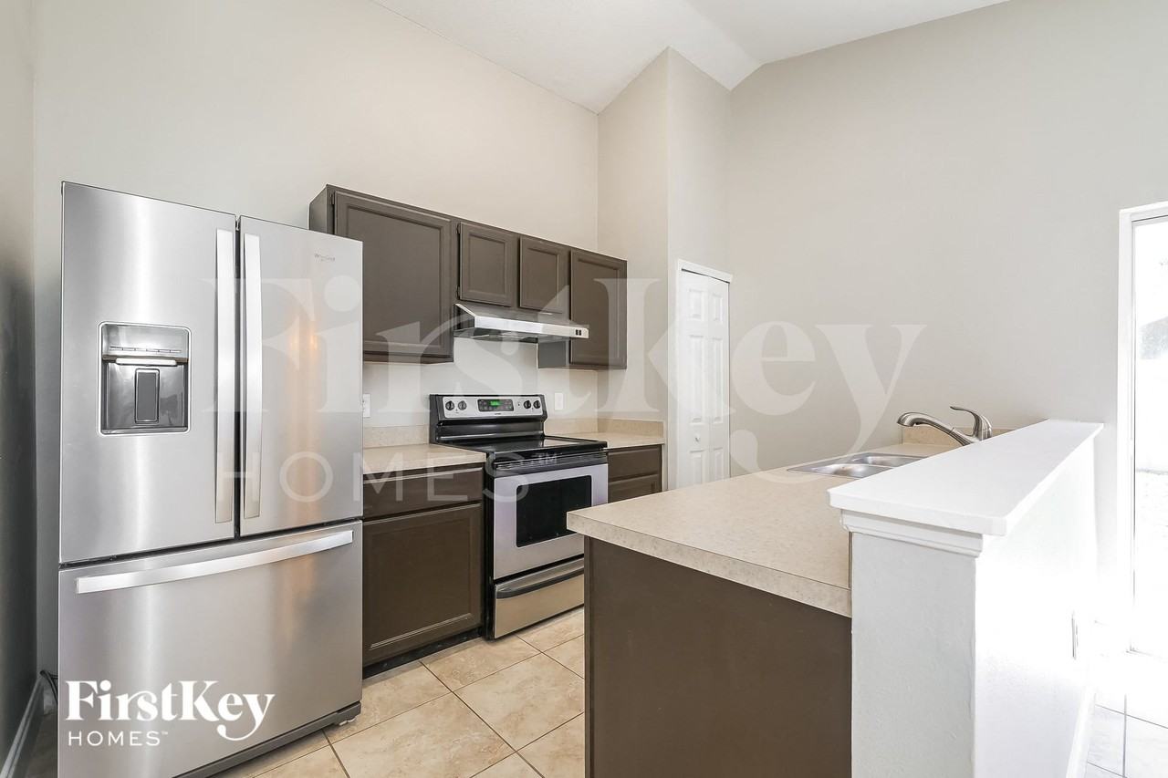 2502 Hadleigh St - Photo 7 of 15