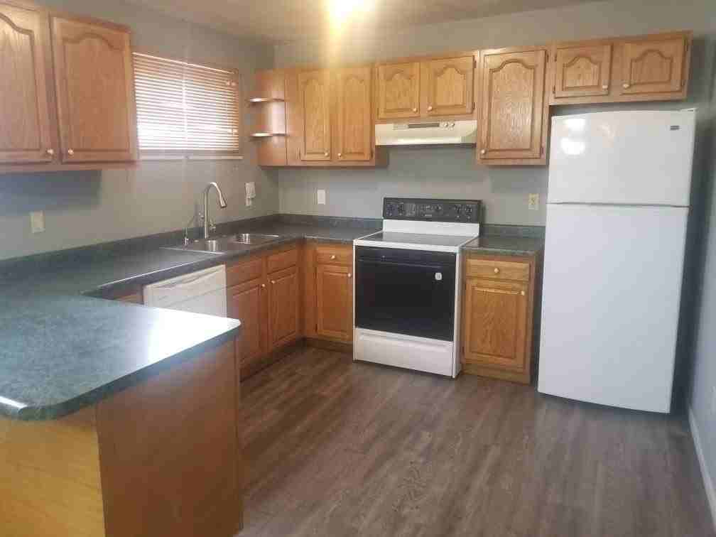 200 W Saint Paul St #1 - Photo 2 of 7