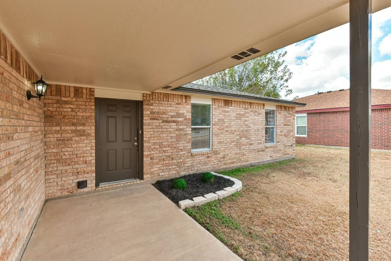 4406 Stallion Dr - Photo 4 of 32