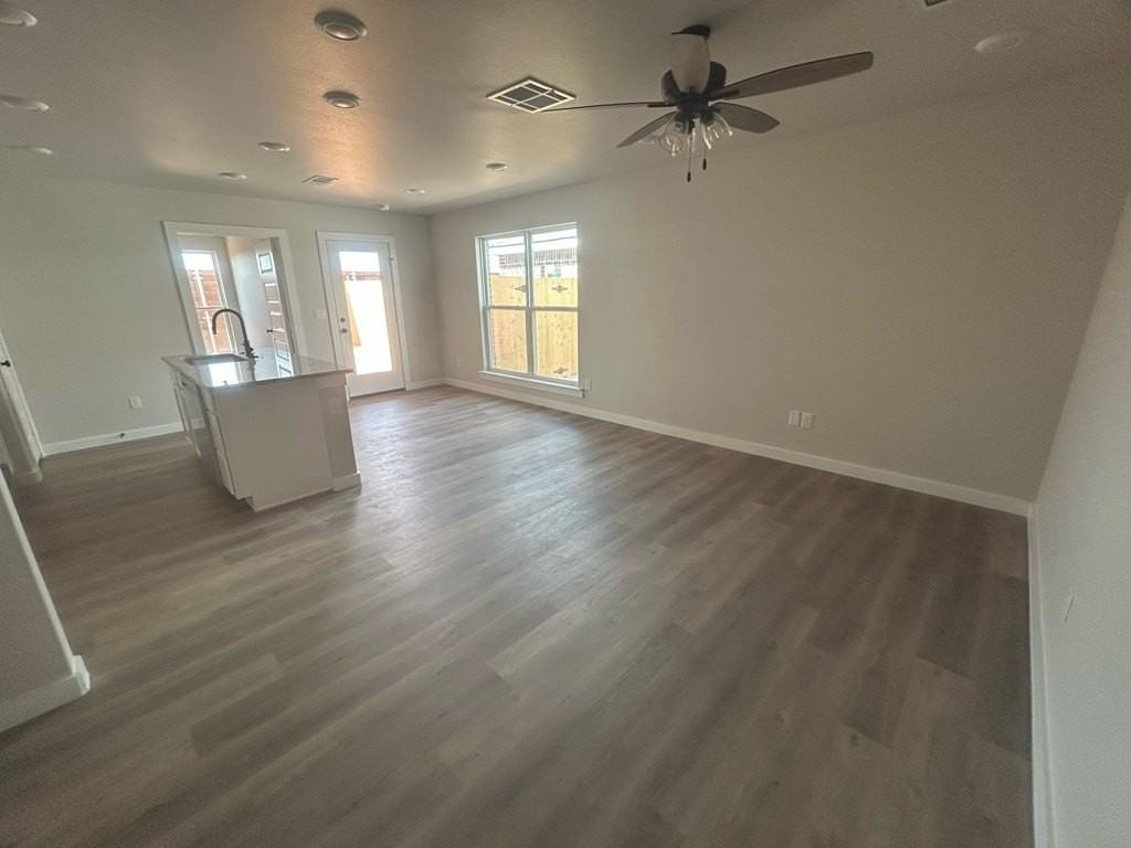 409 Thicket Dr - Photo 2 of 11