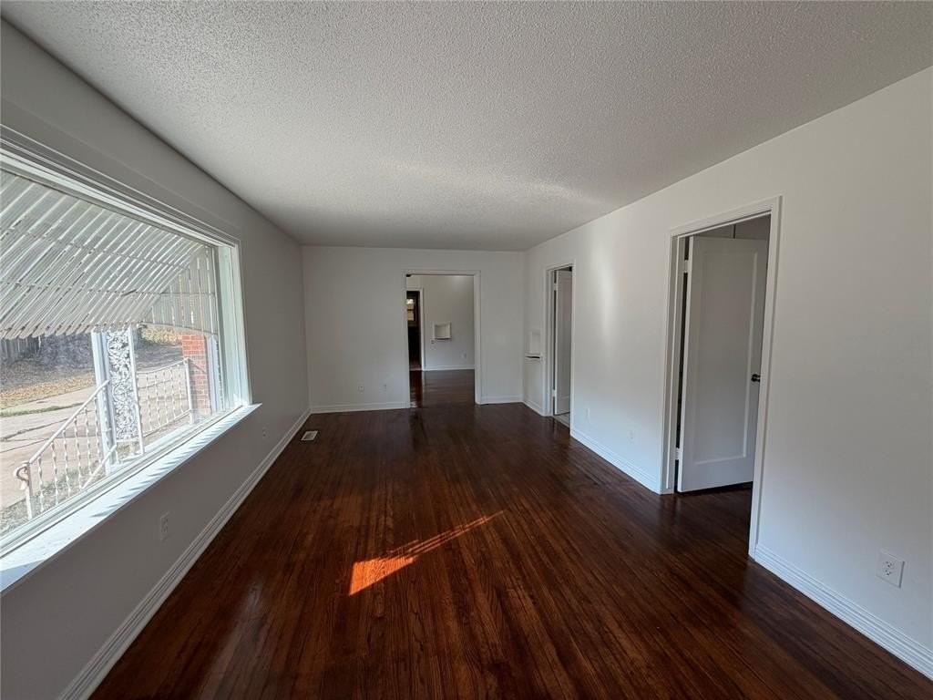 511 E Harmon Dr - Photo 3 of 34