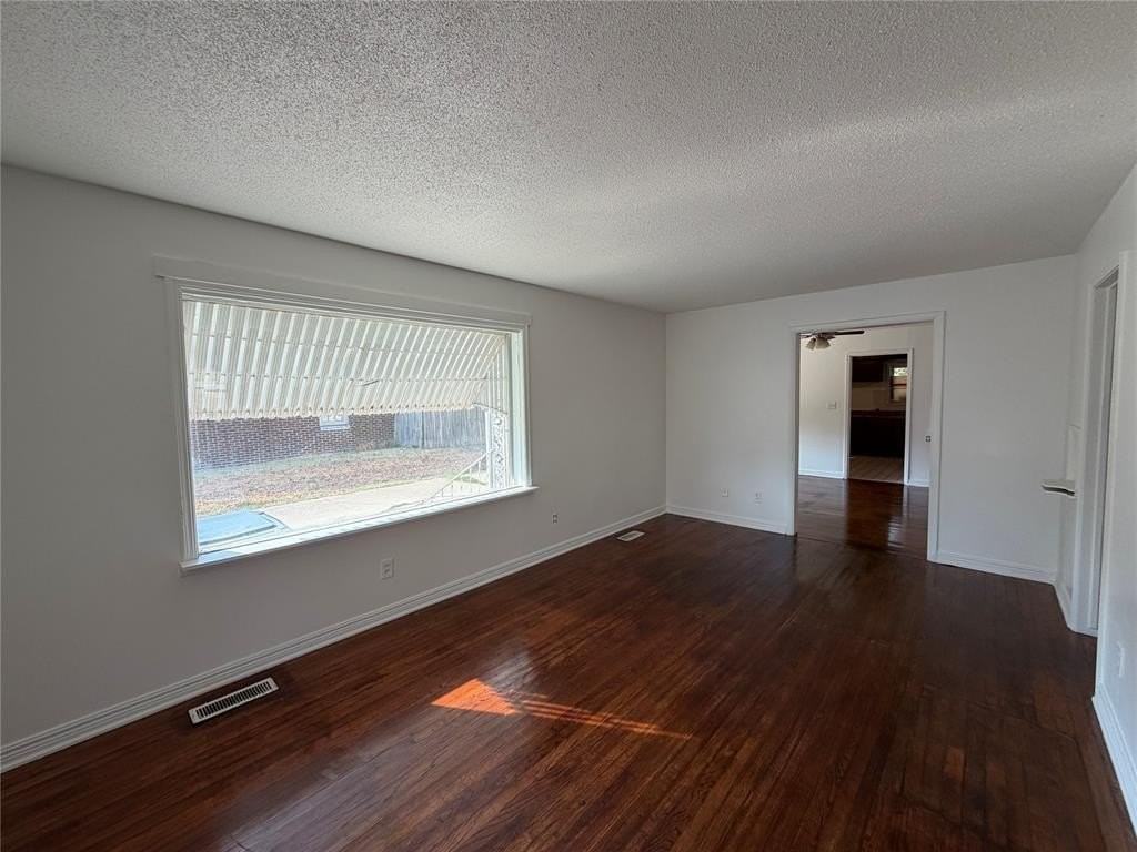 511 E Harmon Dr - Photo 4 of 34