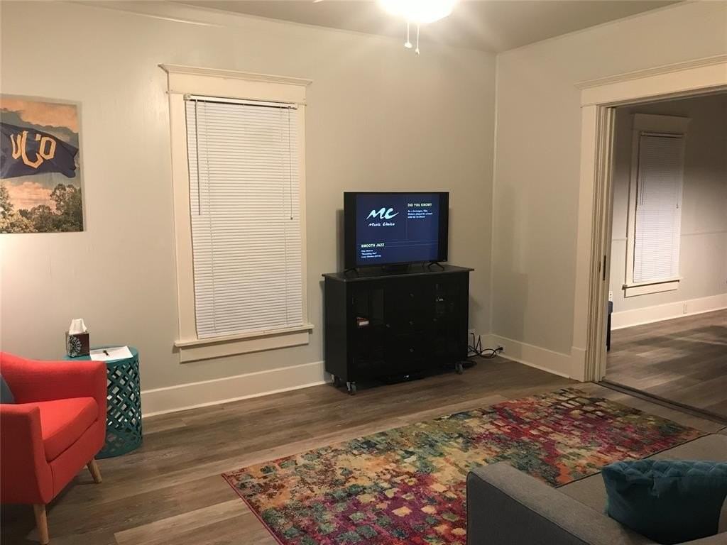 28 W Hurd St - Photo 3 of 32