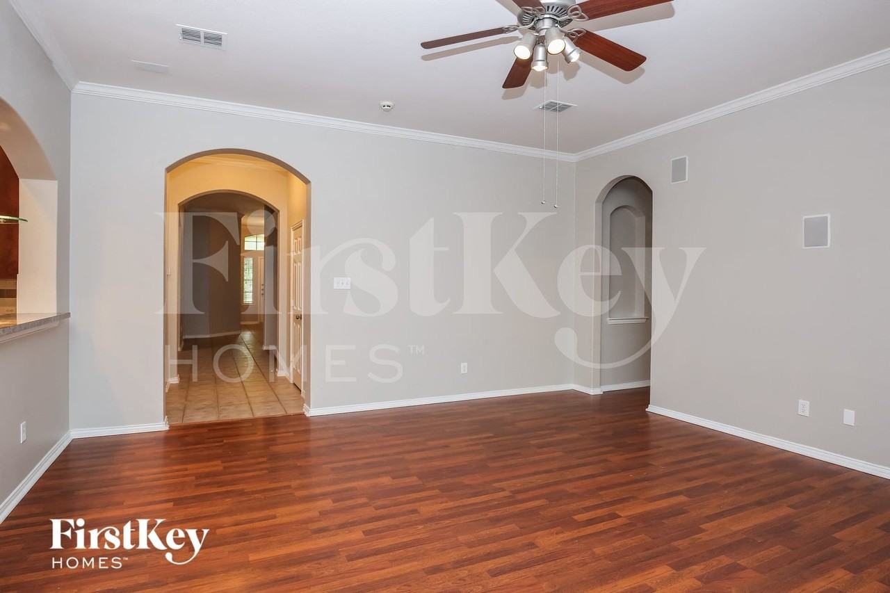 2404 Hillary Trl - Photo 3 of 15