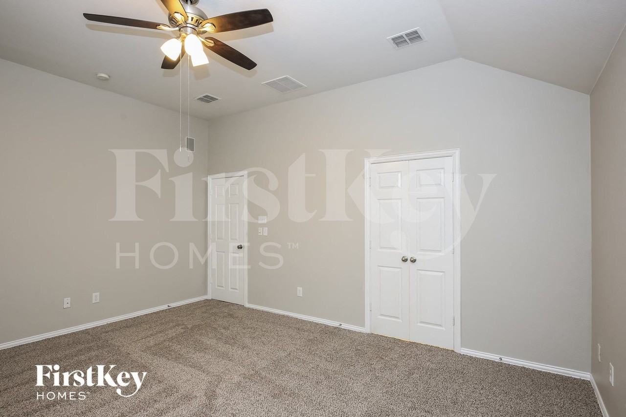 2404 Hillary Trl - Photo 7 of 15