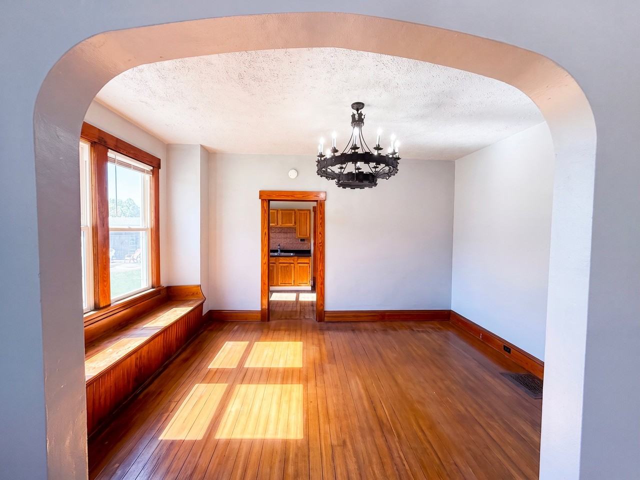 3716 W 15th St - Photo 4 of 20
