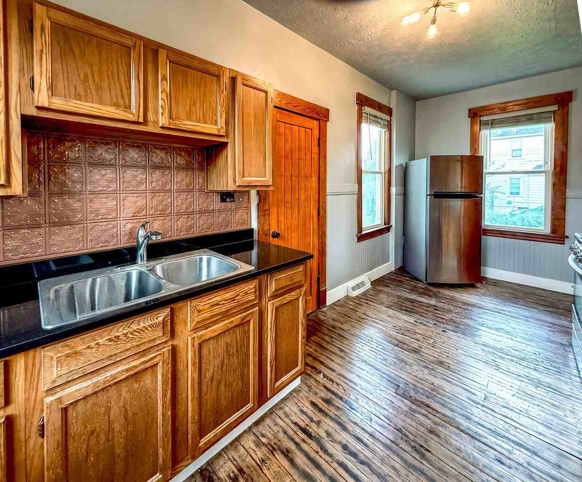 3716 W 15th St - Photo 7 of 20