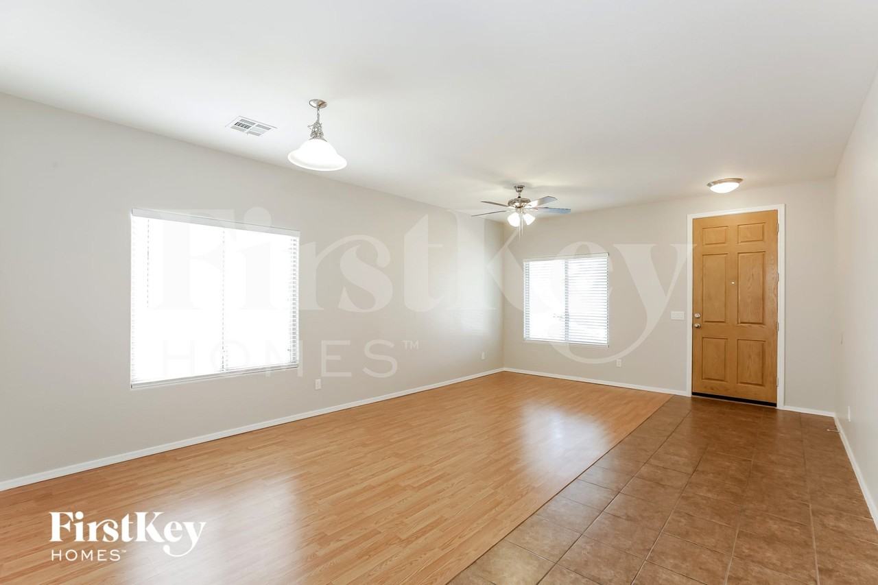 1229 E Country Crossing Way - Photo 3 of 15
