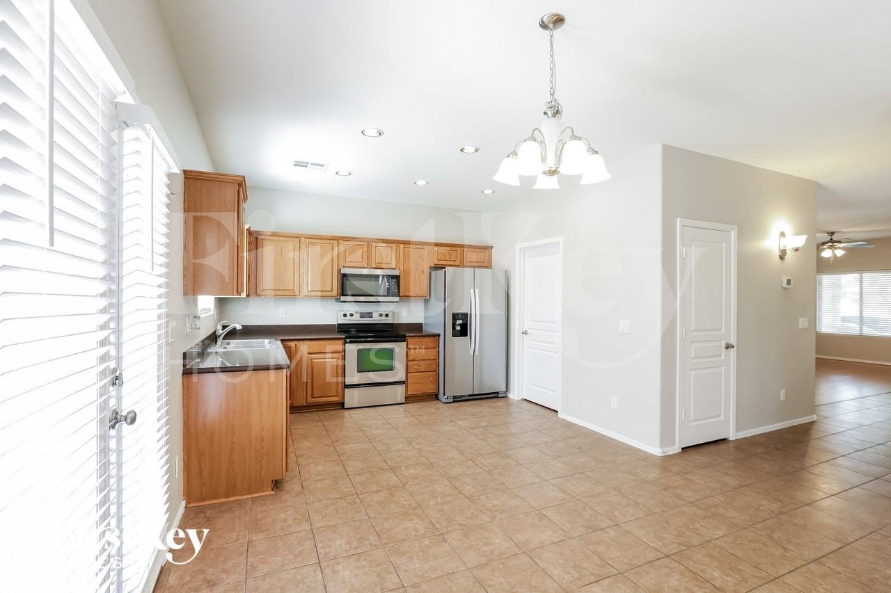 1229 E Country Crossing Way - Photo 5 of 15