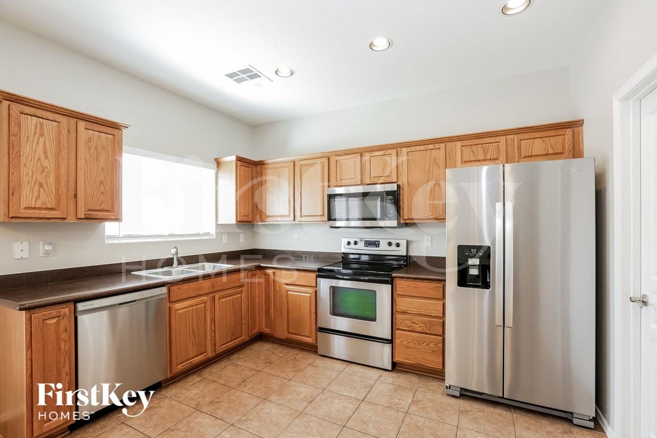 1229 E Country Crossing Way - Photo 6 of 15