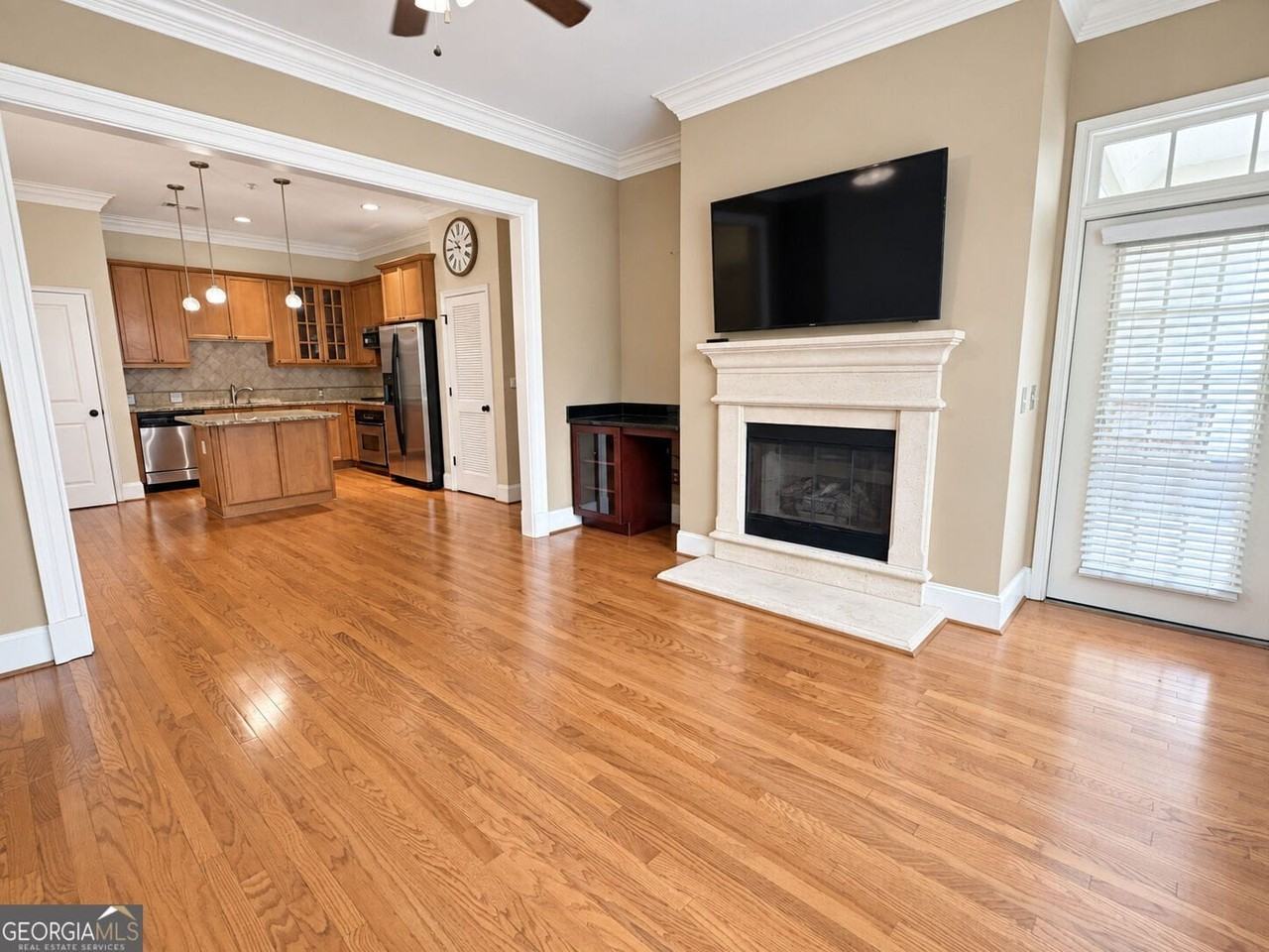 11 Perimeter Ctr E - Photo 2 of 29