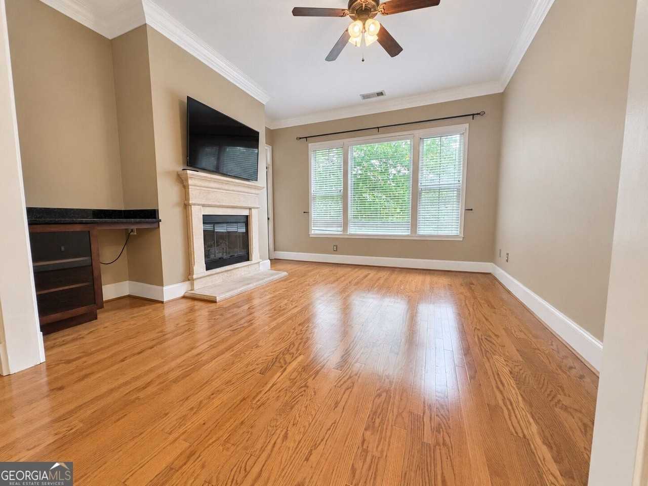 11 Perimeter Ctr E - Photo 5 of 29