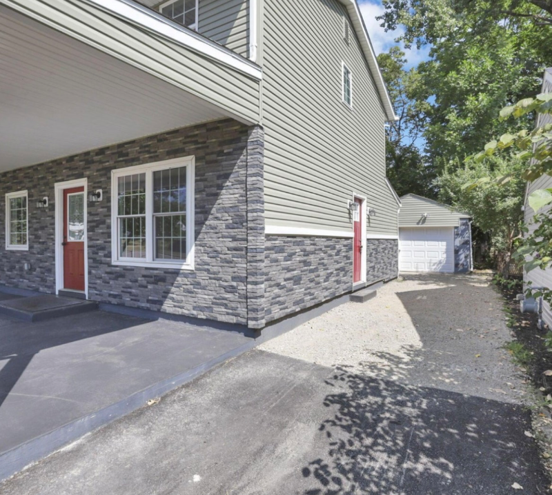 2040 Margaret Ave - Photo 3 of 20