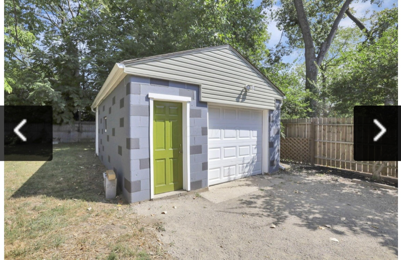 2040 Margaret Ave - Photo 4 of 20